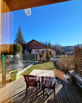 Maison + jardin vue sur les montagnes