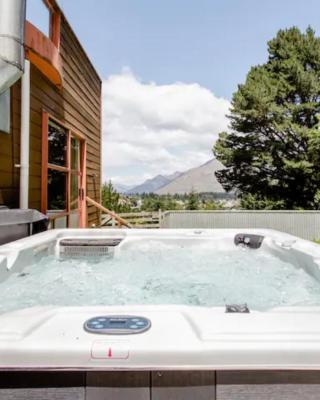 Hot Tub and Views over Central Queenstown - Entire Holiday House