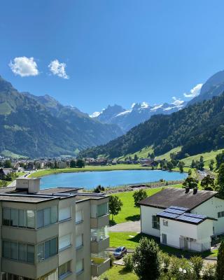 Wunderstay Alpine 303 New Studio with Lake & Mountain View