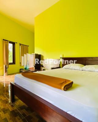 Hotel dan Gazebo Syariah Pinggir Kali Prigen RedPartner