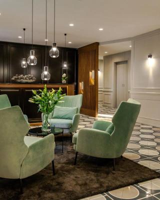 Budapest Eye- Boutique Suites, by BQA