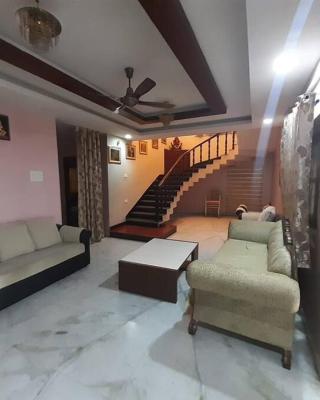 Jubilee Hills Duplex Villa For Family Stay