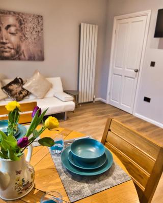 Modern & Cosy apartment in the heart of the historic old town of Aberdeen, free WiFi, free parking