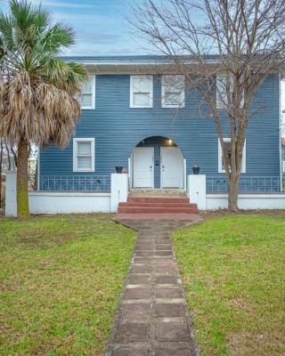 Impressive Cozy Historic 3BR Apt Near Downtown