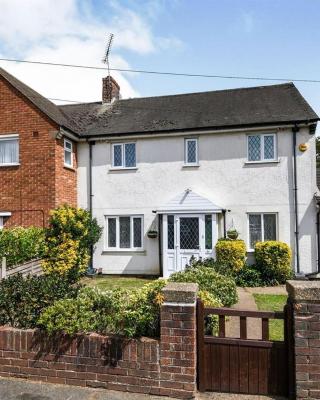 Specious 3bed property with parking & large garden