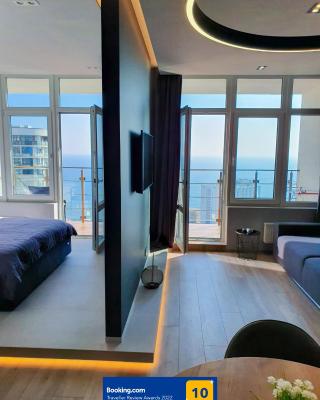 Level 24 - Sea & Sky View Apartment