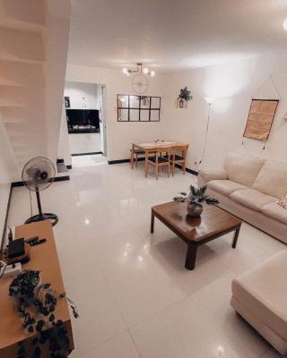 Cozy Themed 2BR TownHouse - near Clark Airport - TRP1