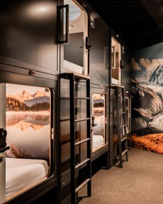 Capsule Hotel - Alpine Garden Zurich Airport