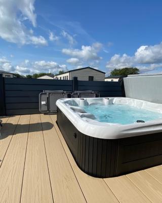 Puddleducks, Dog Friendly Hot Tub Lodge