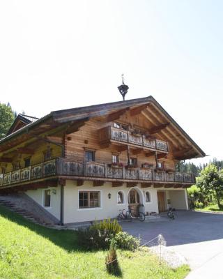 Villa on a courtyard near the ski area in Salzburg
