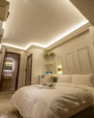 A Residence @ Between Hilton & Cititel Hotel