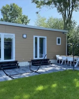 Prachtig nieuw chalet met tuin op De Friese Wadden