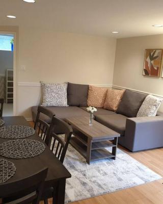 Happy, Cozy, Fun, Loving suite in West Vancouver