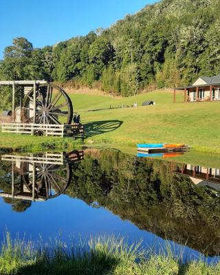 Ahaura Lodge & Waterwheel Farm Stay