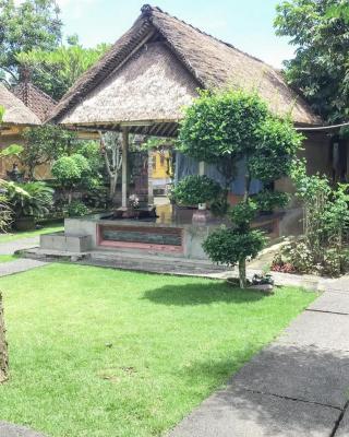 DATON HOUSE near Bali Zoo Ubud Mitra RedDoorz