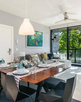 Luxury Condo with Gym & BEACH Club & PGA golf