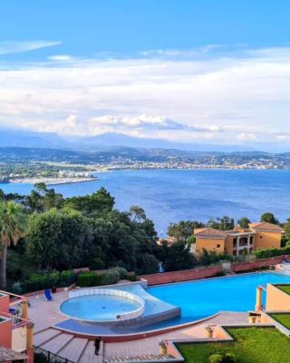 Vue mer et sur la baie de Cannes piscine 450m2 randonnée VTT au pied de l Esterel