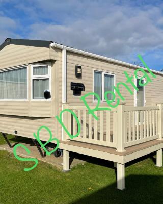 Summer Breeze Deluxe Caravan Rental