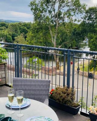 Riverside View Apartment in Balloch, Loch Lomond