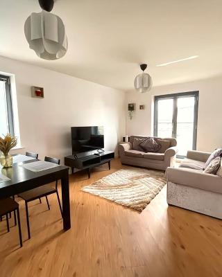 Lovely 2-Bedrooms Apartment Step to The Beach