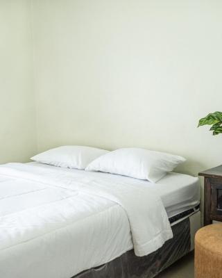 Gumitish Guest House Singaraja