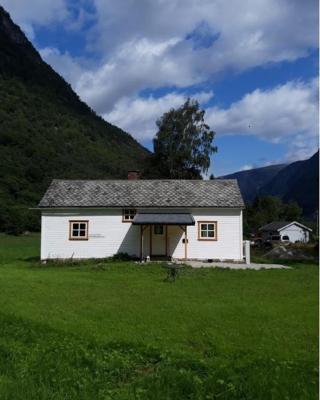 An authentic experience in picturesque Eidfjord