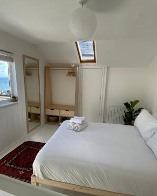 Cheerful one bedroom cottage in Mousehole.