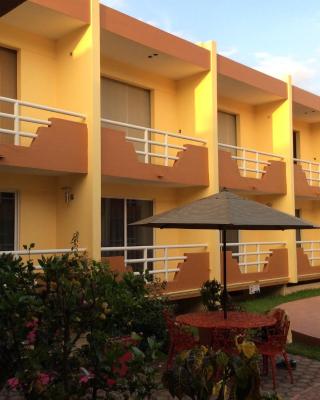 Hotel La Media Luna Inn