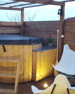 LA ROULOTTE DES AMISH & Bain Nordique à Remous Jacuzzi