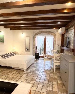 Guesthouse F