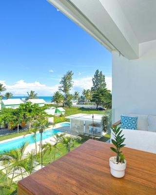 Amazing ocean view apartment with grand pool