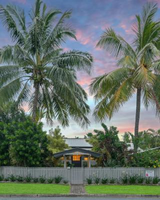 Sweet Creek Cottage, Palm Cove, 200m to Beach, Heated Pool, Pets