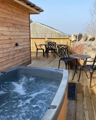 Partridge Lodge with Hot Tub