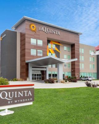 La Quinta Inn & Suites by Wyndham Shorewood
