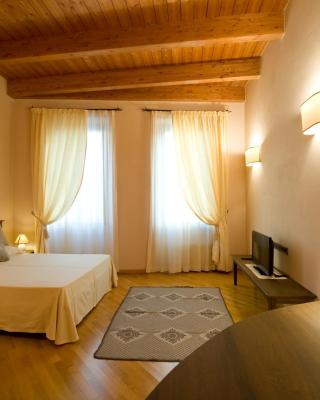 Piazza Azuni 18 Guest House