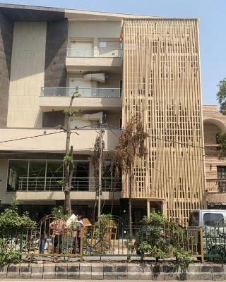 Hotel Leo Saffron - Pitampura