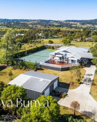 Bunya Bunya Luxury Estate Toowoomba set over 2 acres with Tennis Court