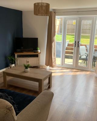 Kirkby House, 3 bedroom, sleeps up to 7 with sofa bed, holiday, corporate, contractor stays