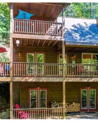 Amazing Creek View Cabin w/ Hot Tub, Firepit & Pool Table