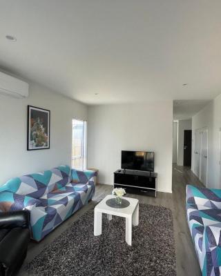 4 bedroom home fully furnished in Papakura, Auckland