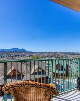 Gorgeous 2BD 2BTH Condo with Mountain Views Pool Hot Tub Game Room Close to Parkway