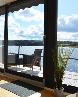 Schwimmendes Haus, freier Blick aufs Wasser im Schärengebiet Blankaholm inkl Boot