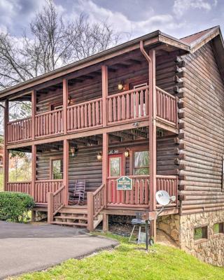 Mountain Pool Lodge Sevierville Cabin with Hot Tub