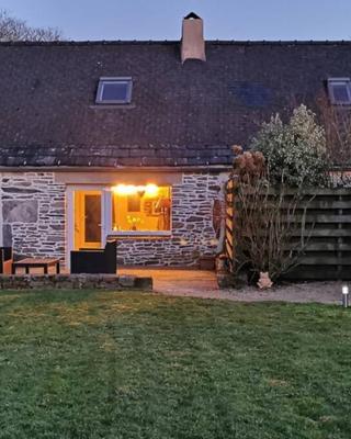 Petite maison dans les Monts d'Arrée TY COZ