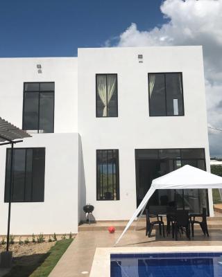 Villa con piscina privada y zona bbq en condominio