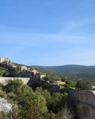 Luberon maison au cœur d'un village provençal