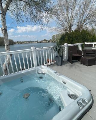 Lakeside Retreat 4 with hot tub, private fishing peg situated at Tattershall Lakes Country Park