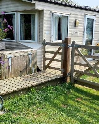 Cosy Quiet Static Caravan Mawgan Porth St Eval