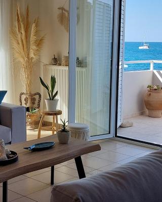 Amazing Beachfront Apartment in Hersonissos