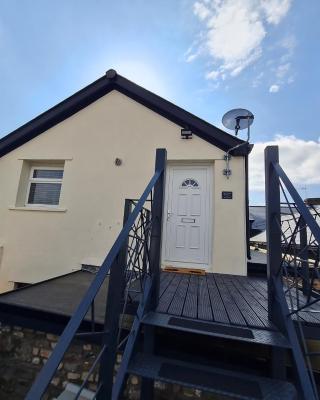 Perfect Location 2 BR serviced apartment Nr Bike Park Wales & Brecon Beacons